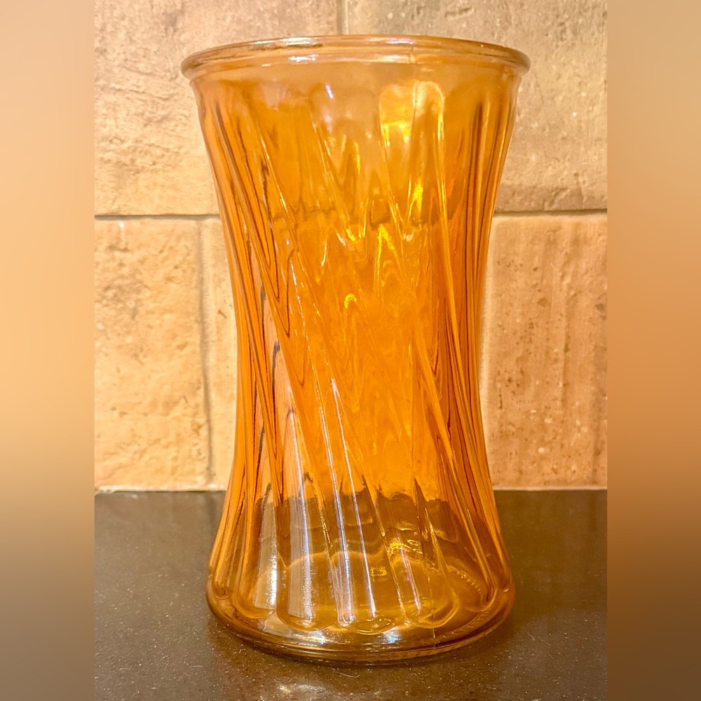 🧡Golden Swirl Glass Vase🧡